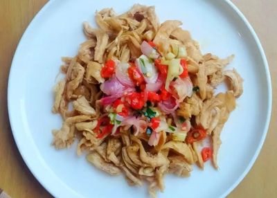 Bosan Makan Daging saat Lebaran? Yuk Coba Resep Menggugah Selera Ayam Suwir Sambal Matah