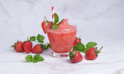 17 Ide Nama Usaha Jus Stroberi Kekinian yang Bikin Laper Mata dan Laris Manis!