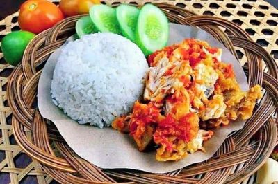 2 Rekomendasi Ayam Geprek Andalan Anak Kos di Malang: Keduanya Sama-Sama Enak