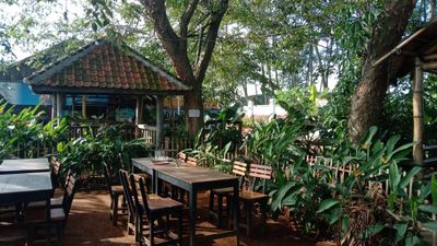 Cafe Kandang Sapi Sari Indah, Inspirasi Kedai Susu Bernuansa Alam di Kota Pekalongan