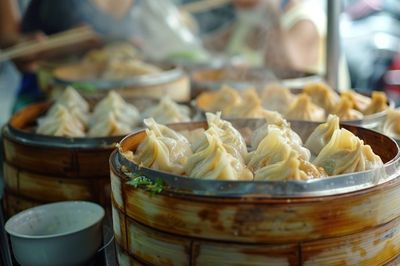 Menelusuri Asal Usul dan Evolusi Siomay, dari Dimsum Kanton ke Jajanan Pasar
