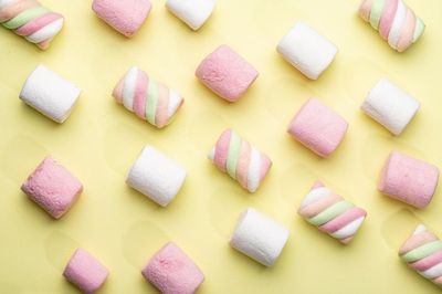 Cara Membuat Nougat Bar, Camilan Viral Marshmallow dengan Isi Buah-Buahan