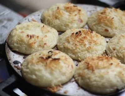 Kue Lumpur Bakar Keluh Kesah, Jajanan Tradisional yang Diburu Warga Semarang