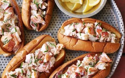 17 Ide Nama Usaha Roti Lobster Roll yang Unik, Kekinian, dan Bikin Brand Mudah Nempel
