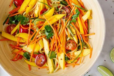 3 Resep Salad Mangga yang Manis dan Segar untuk Camilan