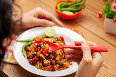 Kamu Pecinta Makanan Pedas? Simak 5 Efek Samping yang Kamu Harus Tahu