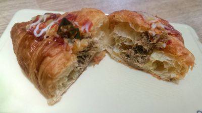 Croissant Unik dengan Rasa Tuna Sambal Ijo, Sensasi Pedas yang Menggugah Selera