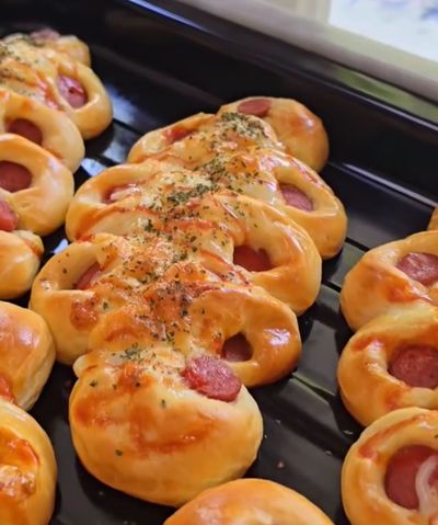 Resep Caterpillar Sausage Bun: Lembut dan Bisa Empuk Berhari-hari