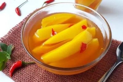 Resep Asinan Mangga, Segar dengan Rasa Pedas Manis yang Bikin Ngiler!