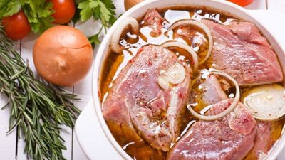 5 Tips Marinasi Daging agar Lezat dan Bumbu Meresap