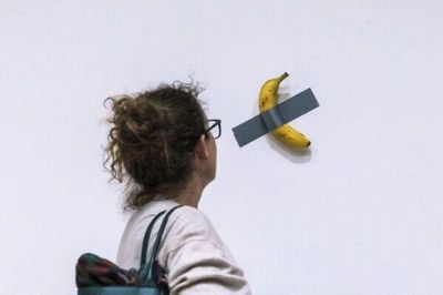 Gak Nyangka! Karya Seni Modal Pisang dan Selotip Ini Laku Terjual Rp98,6 Miliar