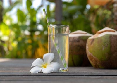 Manfaat Minum Air Kelapa Muda Saat Puasa Ramadhan, Apa Ya Kira-kira?