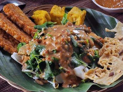 Pecel Madiun, Kuliner Legendaris Kota Gadis dengan Cita Rasa Tradisional