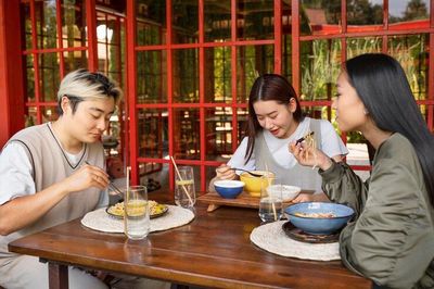12 Tempat Makan yang Enak dan Murah di Depok Terbaru 2025, Cocok untuk Keluarga