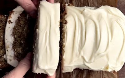 Bukan Dessert Kaleng-kaleng! Cobain Resep Carrot Banana Bread dengan Cream Cheese