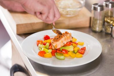 Plating Makanan ala Fine Dining, Begini Tips Membuatnya di Rumah