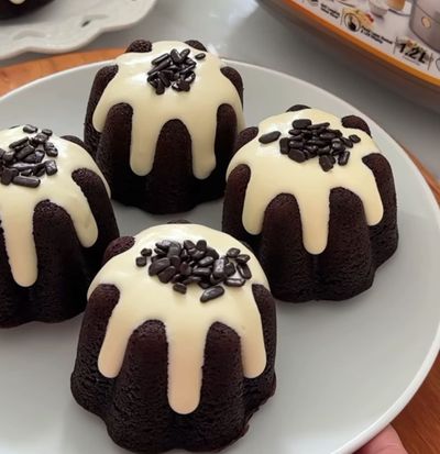 Resep Kue Cokelat Moist dengan Cream Cheese Lumer