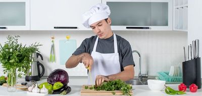 5 Kesalahan saat Memasak Kangkung yang Bikin Daunnya Layu dan Hitam
