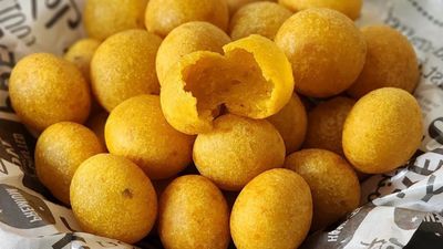 Resep Bola Ubi Kopong yang Renyah, Manis, dan Mudah Dibuat
