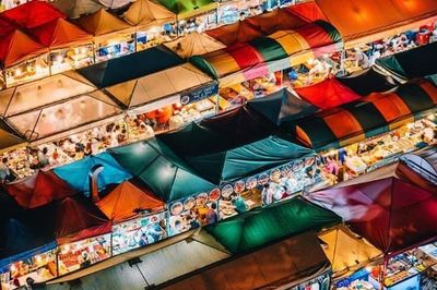 Pasar Malam Bangkok Thailand, Surga Kuliner Kaki Lima yang Khas dan Autentik