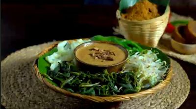 Rahasia Pecel Madiun Ada di Bumbu Sambalnya, Ini Cara Membuatnya!