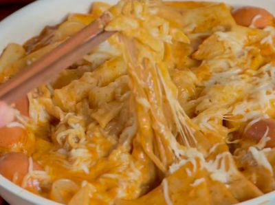 17 Ide Nama Usaha Tteokbokki Mala Rose yang Bikin Lapak Kamu Auto Viral!