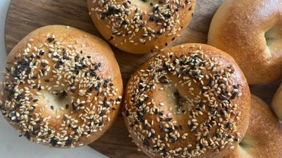 Resep Bagels Empuk dan Lembut ala New York, Bisa Tanpa Mixer!