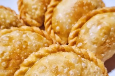 7 Resep Camilan untuk Acara Pelepasan Haji yang Enak, Bikin Semua Tamu Betah!