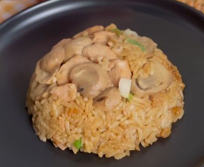 Anak Kos Sini Merapat! Berikut Resep One-Pot Nasi Ayam Jamur ala Rice Cooker yang Praktis
