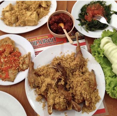 50 Tahun Jualan Ayam Goreng Widuran Baru Ngaku Non Halal, Viral di Thread