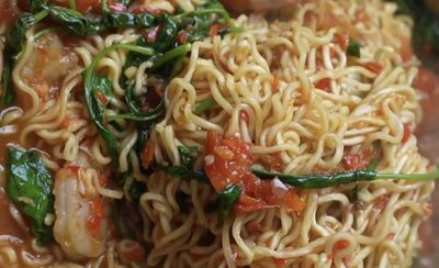 Biar Enggak Bosan! Cobain Kreasi Indomie Kangkung Belacan, Gurih dan Pedas Bikin Nagih 