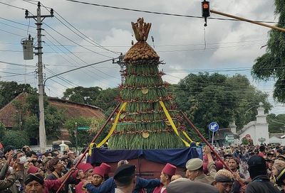 Warga Jogja Berebut Gunungan Garebeg Besar Keraton Yogyakarta 2023
