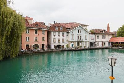 Desa Thun: Keindahan Alam dan Arsitektur yang Menghipnotis di Swiss
