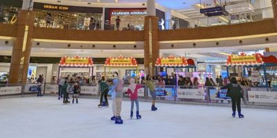Seru! Main Ice Skating di Summarecon Mall Serpong, Cocok Buat Ngisi Liburan Akhir Pekan