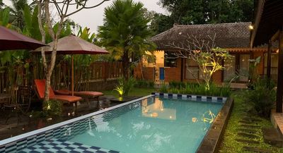 Hidden Gem di Jogja! Villa Suasana Asri dengan Kolam Renang Pribadi di Adine Guesthouse