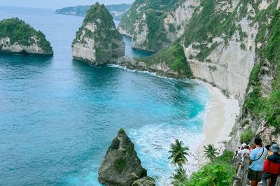 Jelajahi 7 Atraksi Wisata Paling Ngetop di Nusa Penida, Mulai dari Kelingking Beach hingga Tree House