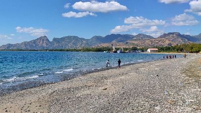 Cantiknya Pantai Wini, Tawarkan Landscape Perbukitan Lokasinya Dekat Timor Leste