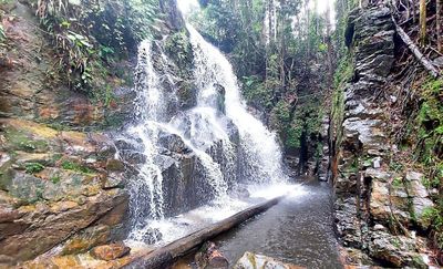 Menikmati Pesona Air Terjun Tujuh Tingkat, Surga Tersembunyi di Kuantan Singingi Riau