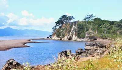 Pesona Bukit Kapur dan Hamparan Pasir Pantai Panmuti Kupang