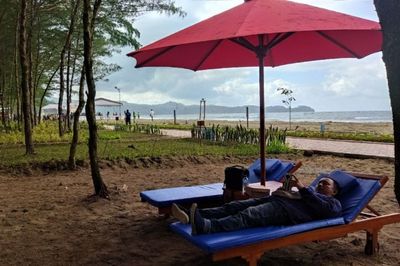 Nikmati Pesona Pantai Midodaren Tulungagung, Ada Rumah Pohon hingga Kolam Renang dengan View Laut