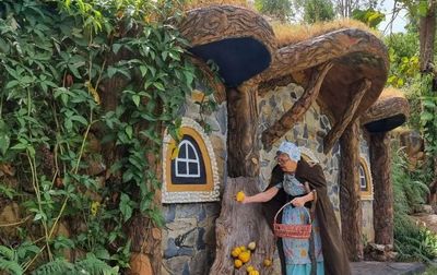 Hidden Gem, Wisata Rumah Hobbit Kediri Begitu Masuk Seolah Berada di Dunia Fantasi