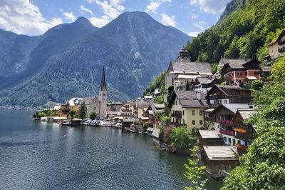 5 Fakta Unik Tradisi Austria: Ada Parade Monster Mirip Kambing!