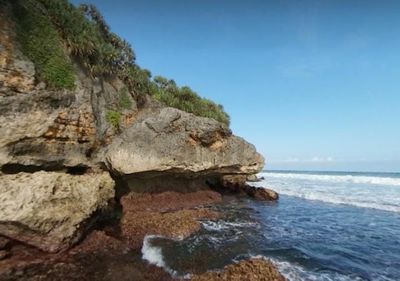 Kisah Misteri Adanya Kemunculan Batu Misterius di Pantai Drini Yogyakarta