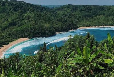 Pantai Sanggar, Kepingan Surga di Pesisir yang Tersembunyi di Ujung Tulungagung