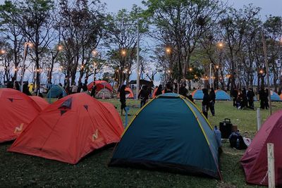Pantai Al Fath Stira Paradise Jadi Incaran Muda Mudi di Pinrang, Tempat Berburu Senja dan Suasana Camping