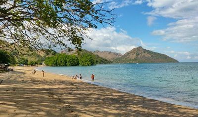 Melihat Cantiknya Pantai Pasir Panjang, Tersembunyi di Labuan Bajo NTT