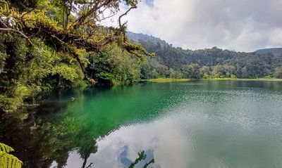 Indahnya Danau Ranamese, Bak Kepingan Surga yang Jatuh di Nusa Tenggara Timur