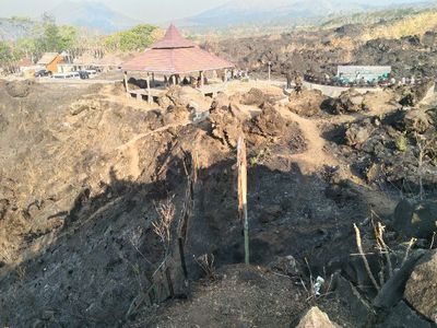 KEREN! Jejak Lava Hitam Gunung Berapi Purba di Bondowoso Ini Cocok jadi Spot Selfie Wisatawan