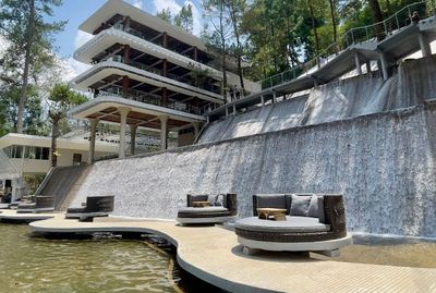 Hidden Gem Wisata Baru di Puncak yang Masuk MURI, Keindahan Air Terjun 40 Meter Terasa Nyata