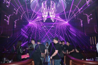 Tempat Nongkrong Baru Crane Lounge Jakarta, Surga Kuliner dan Hiburan Inspirasi Burung Bangau Jepang